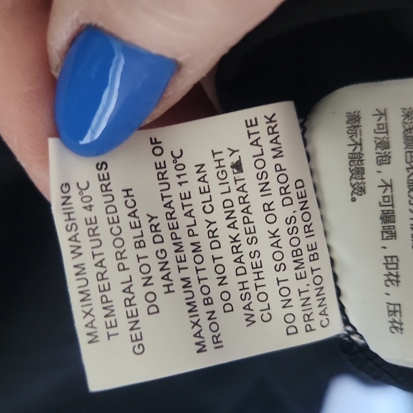 Womens Addicted to Books Tshirt - Size 2x - Picture 6 of 6